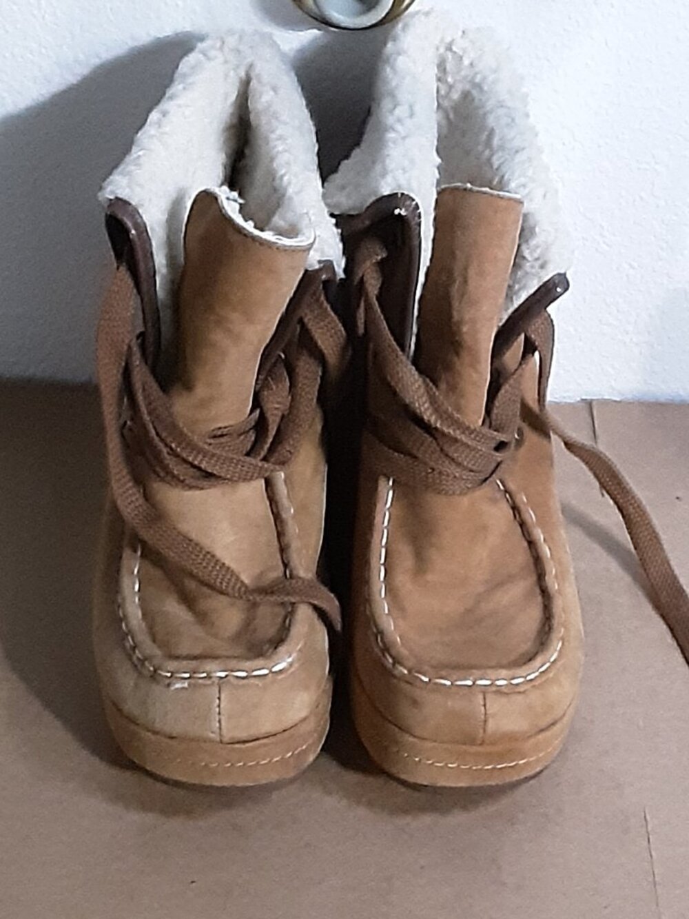 Rocket Dog Womens 8 Tan Faux Suede Wedge Ankle Boots Faux Fur Lined Moc Toe